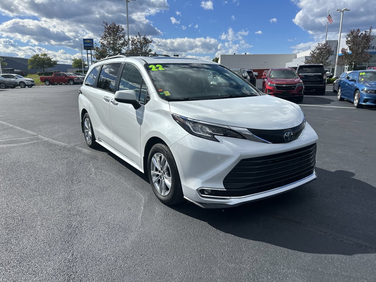 Used 2022 Toyota Sienna XLE w/ XLE Plus Package AWD/4WD image 1
