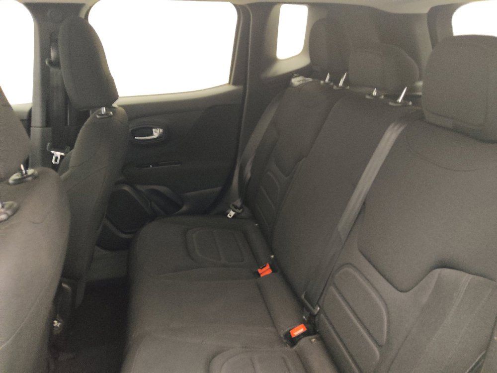 Used 2021 Jeep Renegade Latitude FWD image 18