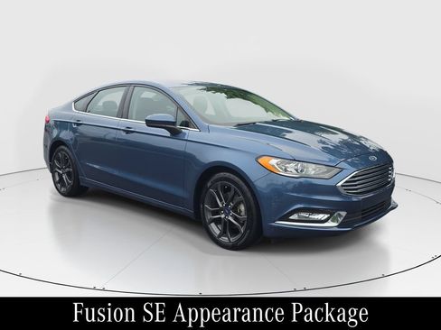 Used 2018 Ford Fusion SE w/ Equipment Group 201A FWD image 3