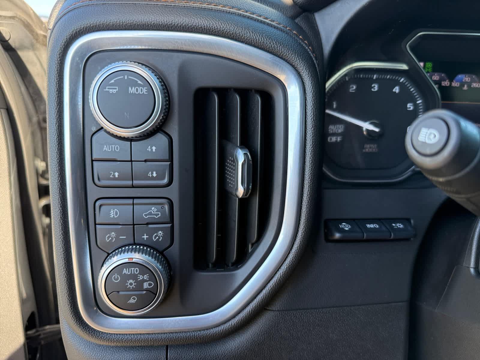 Used 2020 GMC Sierra 1500 AT4 w/ Off-Road Performance Package AWD/4WD image 27