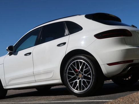 Used 2018 Porsche Macan Turbo image 13