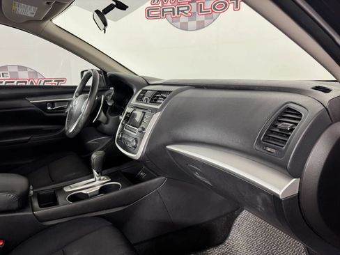Used 2017 Nissan Altima 2.5 SR FWD image 12