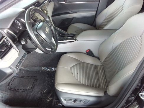 Used 2018 Toyota Camry SE w/ Convenience Package FWD image 13