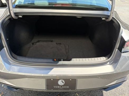 Used 2021 Hyundai Elantra Limited w/ Cargo Package image 11