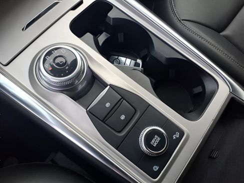 Used 2023 Ford Explorer XLT w/ Equipment Group 202A image 20