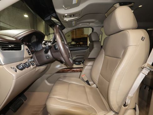 Used 2016 GMC Yukon SLT w/ HD Trailering Package AWD/4WD image 12