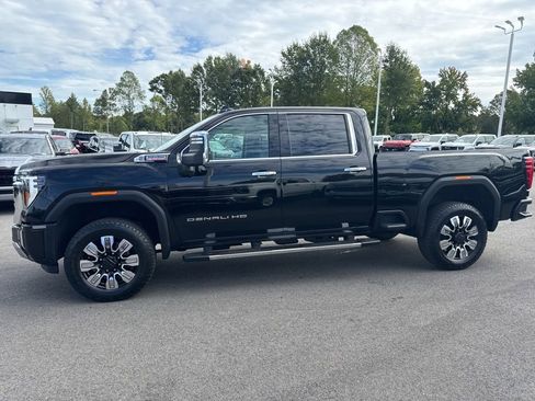 Used 2024 GMC Sierra 3500 Denali image 2