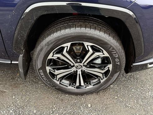 Used 2025 Toyota RAV4 XSE w/ Weather Package image 7