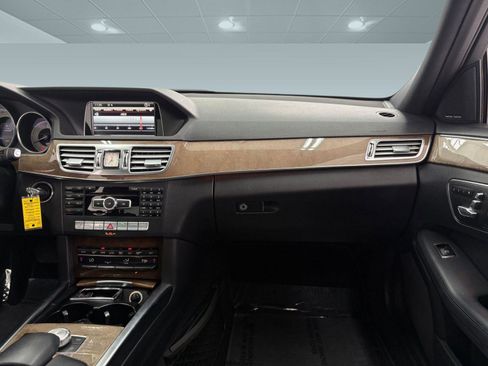 Used 2014 Mercedes-Benz E 350 Sedan image 27