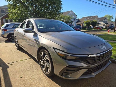 Used 2025 Hyundai Elantra SEL FWD image 2