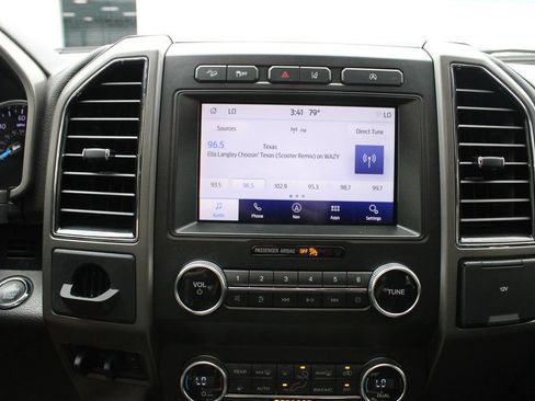 Used 2020 Ford Expedition XLT w/ Equipment Group 202A AWD/4WD image 16