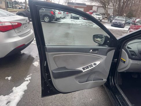 Used 2017 Hyundai Accent SE image 9