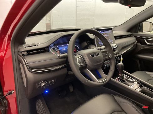 New 2026 Jeep Compass Latitude image 13