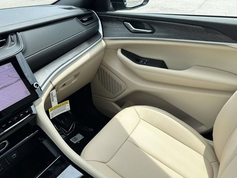 New 2026 Jeep Grand Cherokee Limited AWD/4WD image 18