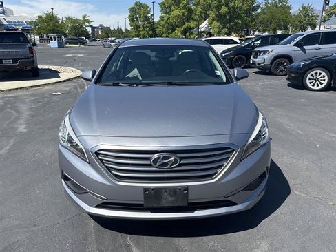 Used 2016 Hyundai Sonata SE w/ Winter Weather Package FWD image 3