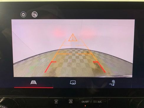 Used 2025 GMC Canyon Elevation AWD/4WD image 8