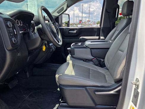 Used 2021 Chevrolet Silverado 2500 Custom w/ Custom Value Package AWD/4WD image 5
