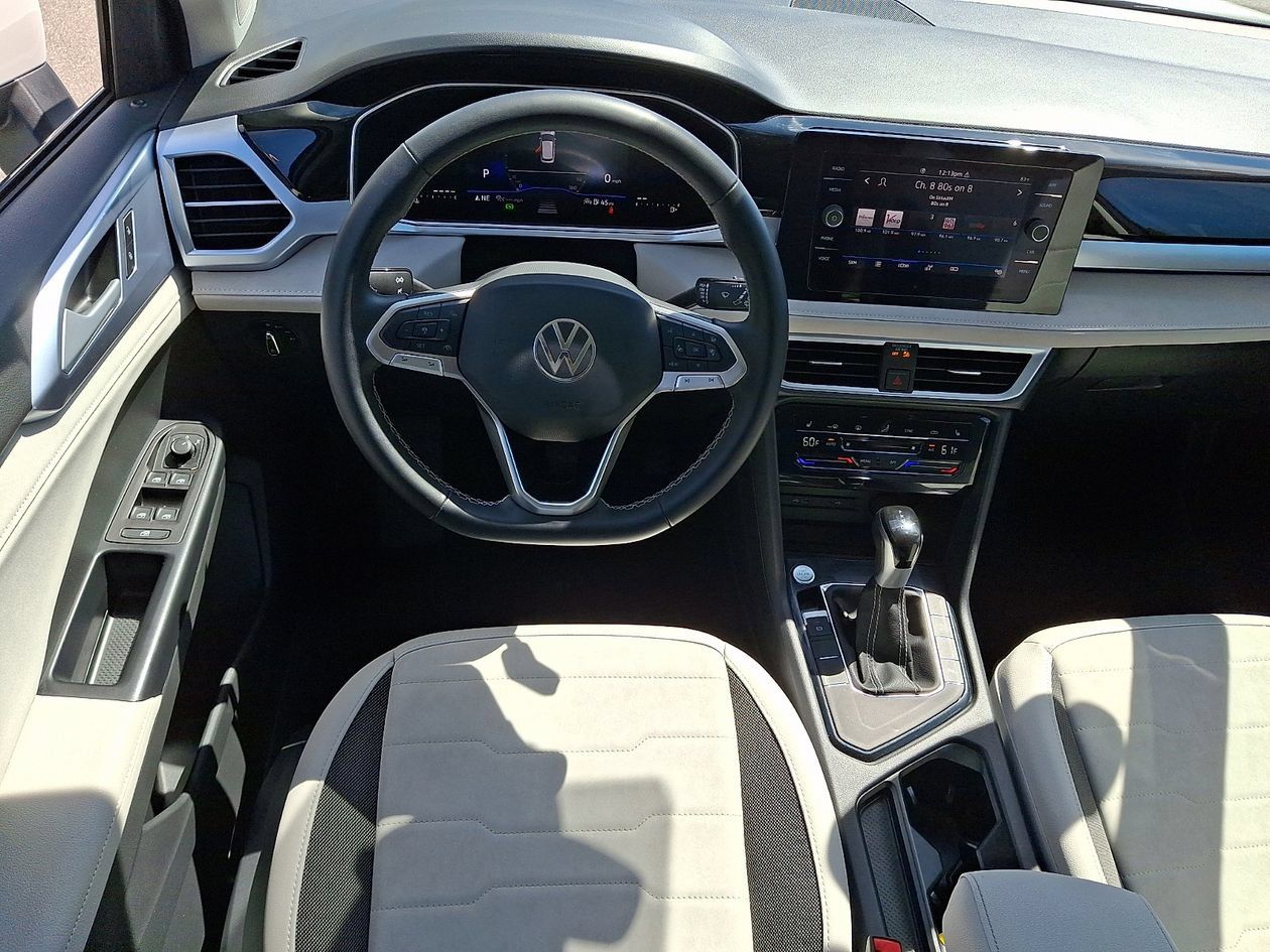 Used 2025 Volkswagen Taos SE FWD image 11