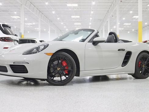 Used 2018 Porsche 718 Boxster S image 2