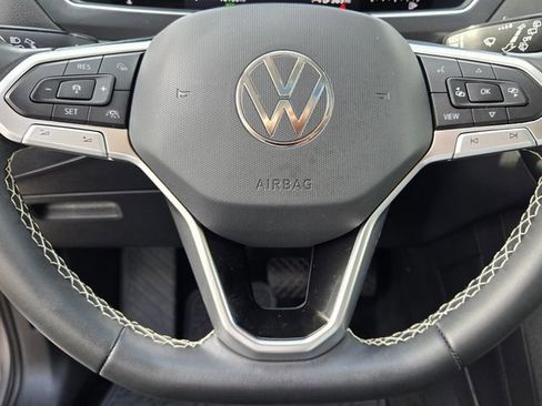 Certified 2023 Volkswagen Tiguan SE w/ Panoramic Sunroof Package FWD image 23
