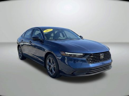 Used 2025 Honda Accord SE image 4