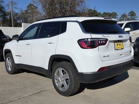 Used 2024 Jeep Compass Latitude image 3