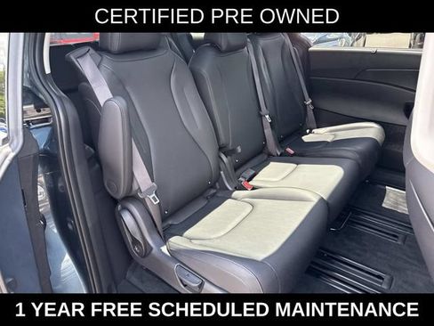 Used 2025 Kia Carnival SX w/ SX Dark Edition Package FWD image 11