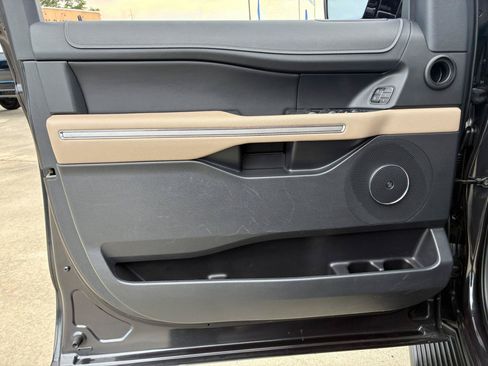 Used 2024 Ford Expedition Limited RWD image 8