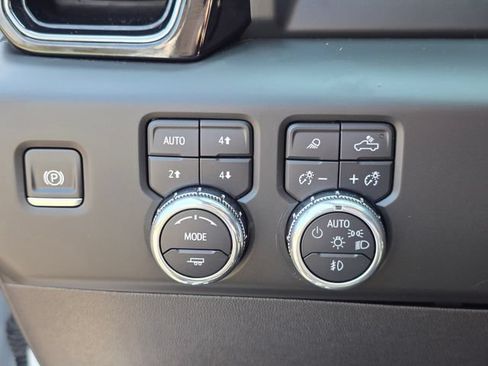 Used 2025 GMC Sierra 1500 AT4 AWD/4WD image 32