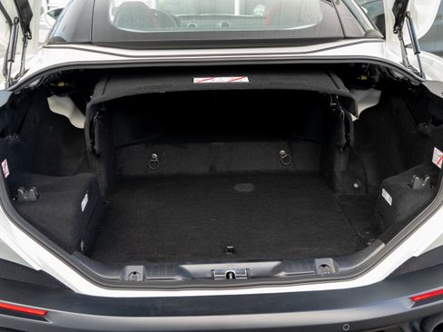 Used 2019 Ferrari Portofino RWD image 32