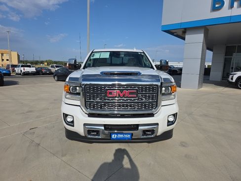 Used 2019 GMC Sierra 2500 Denali w/ Duramax Plus Package AWD/4WD image 2