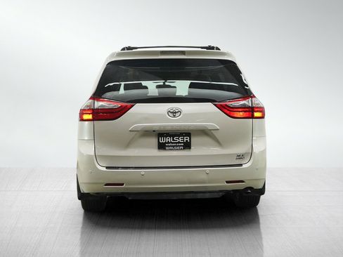 Used 2017 Toyota Sienna XLE w/ XLE Navigation Package AWD/4WD image 4