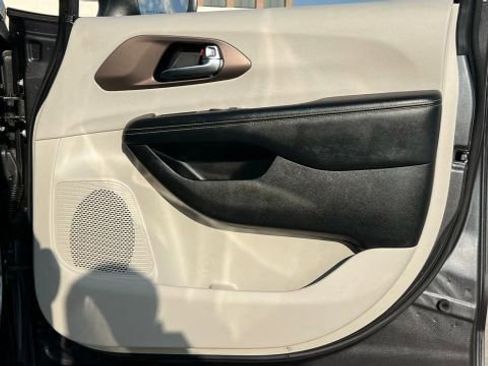 Used 2020 Chrysler Voyager Lxi image 64