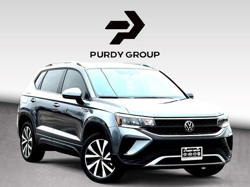 Used 2022 Volkswagen Taos SE image 1