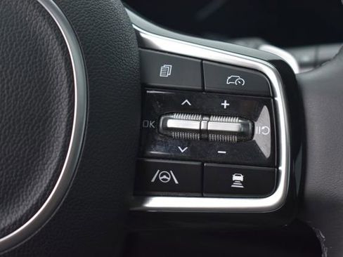 Used 2025 Kia Carnival SX Prestige image 31