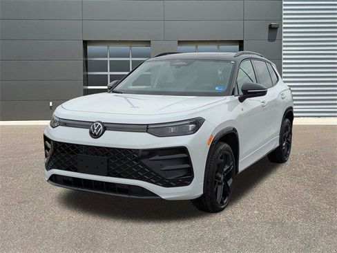 New 2026 Volkswagen Tiguan SE R-Line image 3
