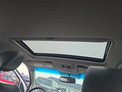 Used 2011 Nissan Pathfinder LE w/ Navigation Pkg image 15