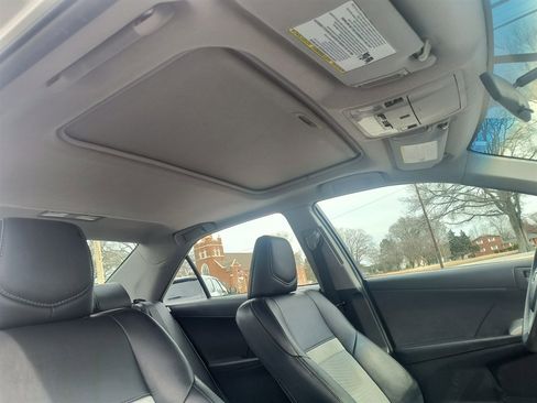 Used 2012 Toyota Camry L image 20