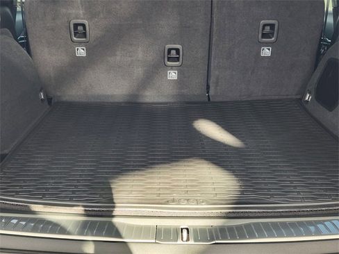 New 2025 Jeep Grand Cherokee Summit image 21