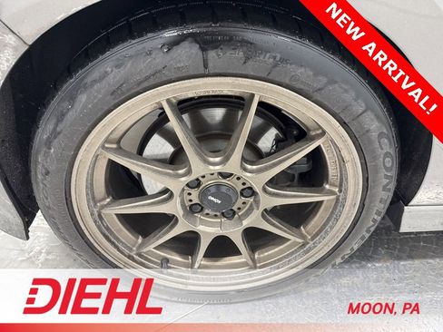 Used 2017 Volkswagen Golf R 4-Door image 8