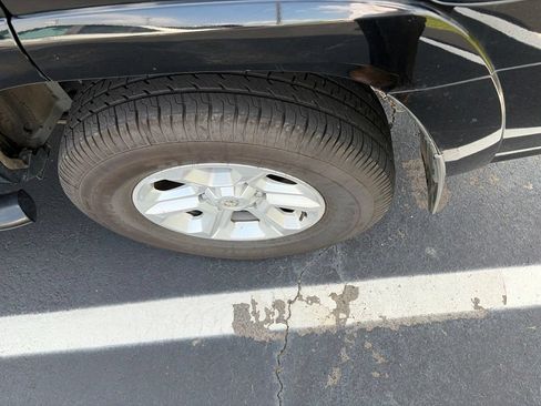 Used 2022 Toyota 4Runner SR5 AWD/4WD image 10