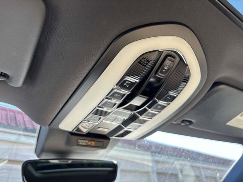 Used 2022 Porsche Macan image 25