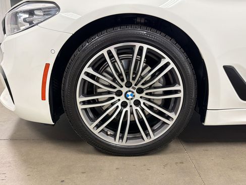 Used 2020 BMW 530i w/ M Sport Package RWD image 11