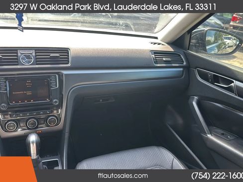 Used 2017 Volkswagen Passat 1.8T R-Line FWD image 27