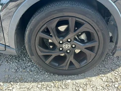 Used 2020 Toyota C-HR XLE FWD image 21