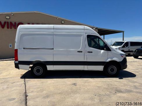 Used 2020 Mercedes-Benz Sprinter 2500 image 8