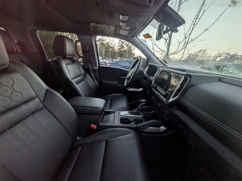 Used 2025 Nissan Frontier SL image 9