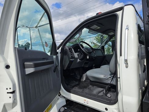 Used 2011 Ford F750 2WD Regular Cab Super Duty image 25
