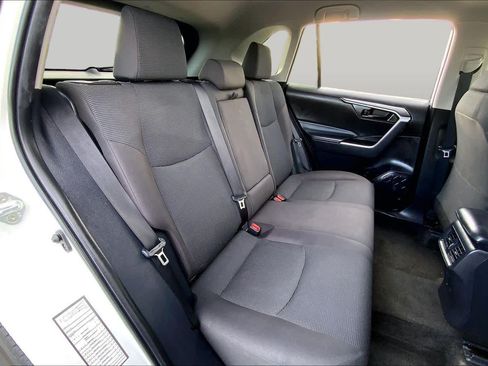 Used 2022 Toyota RAV4 LE FWD image 19