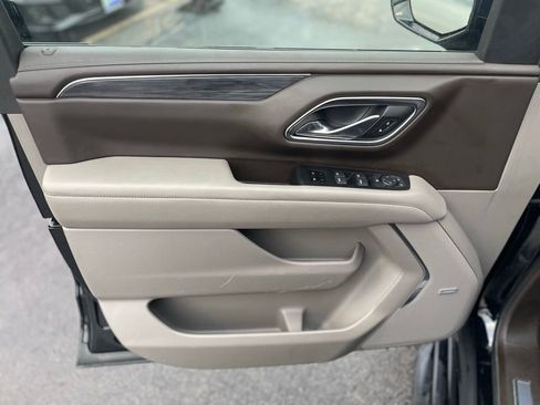 Used 2023 GMC Yukon SLT image 12